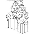 Coloriage de deux gros cadeaux devant le sapin