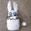 coller du coton sur le lapin bouteille