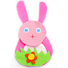 lapin en feutrine avec les yeux en feutrine