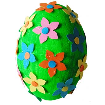 Oeuf de Pâques décoré de fleurs