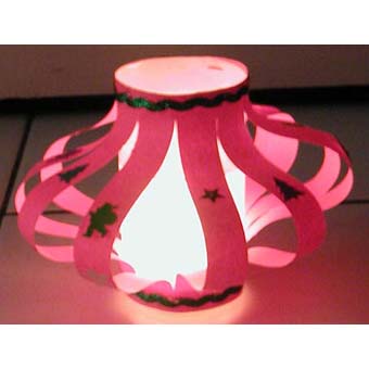 lampions de Noël en papier rouge