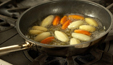 laver les légumes dans une bassine