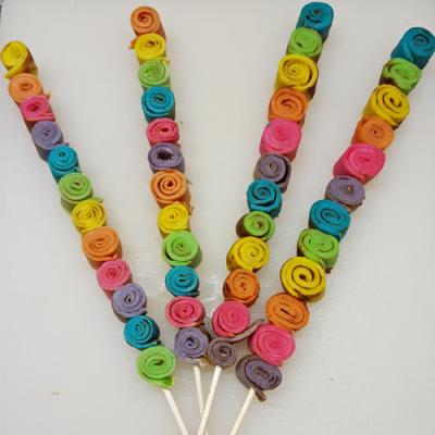 Brochette de crêpes multicolores
