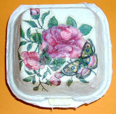 BoÃ®te dÃ©corÃ©e de fleurs