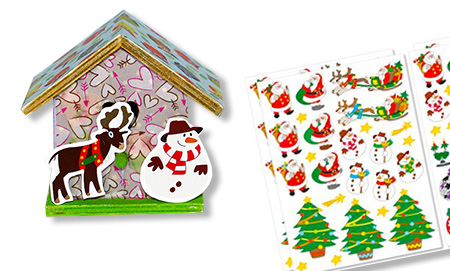 Coller les gommettes de Noël sur la maison