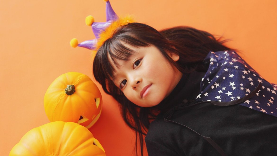 Et si Halloween était bon pour le développement de votre enfant ? Découvrez les bienfaits cognitifs et émotionnels d’une fête pas si effrayante !
