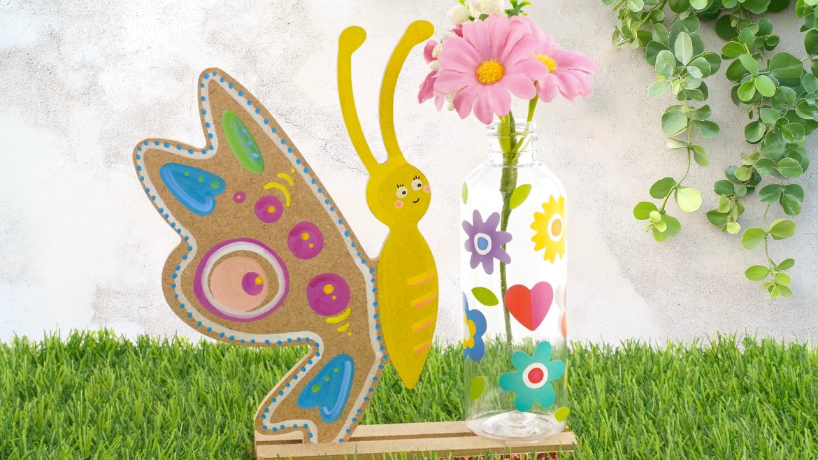 Retrouvez un tuto pour décorer un joli support avec un papillon en carton et un joli vase de printemps.
