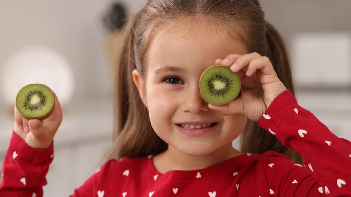 Découvrez 10 super-aliments efficaces pour booster l’immunité des enfants avant l’hiver. Des conseils simples et naturels pour des petits en pleine forme !