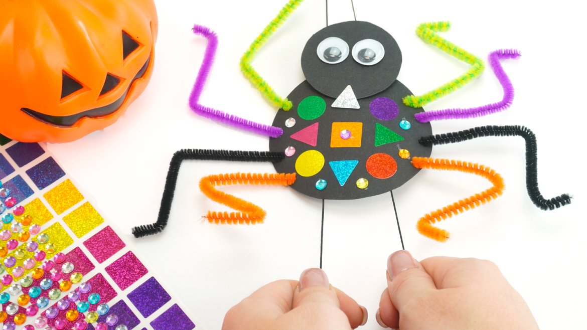 Découvrez cette nouvelle activité manuelle sur le thème d'Halloween que les enfants vont adorer !