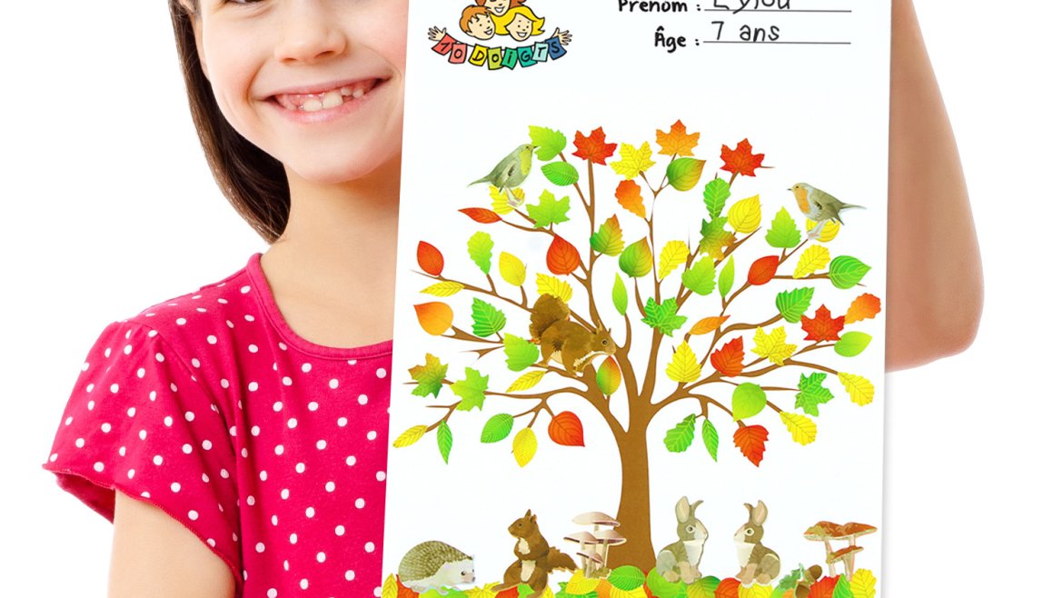Découvrez une activité facile de collage de gommettes pour l'automne.Imprimez notre motif d'arbre afin que les enfants puissent y ajouter des feuilles dans un premier temps puis des anim