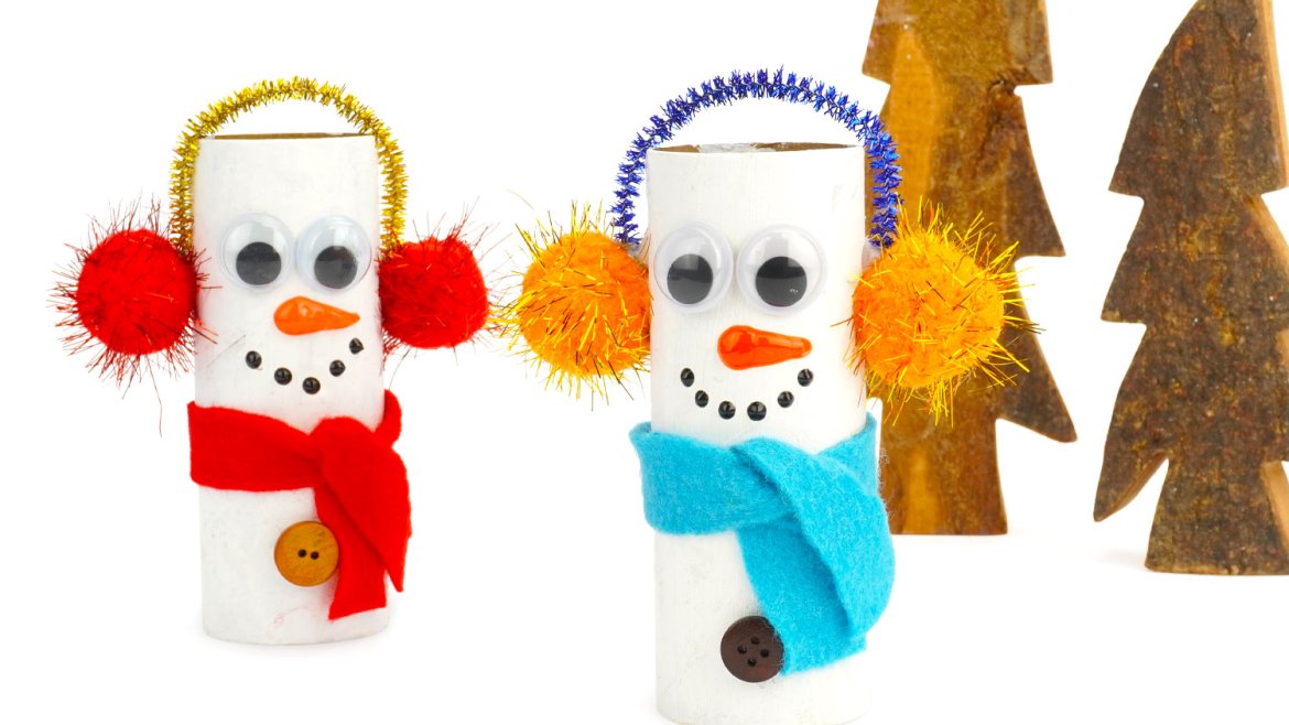 Bonhomme de neige avec un rouleau en carton