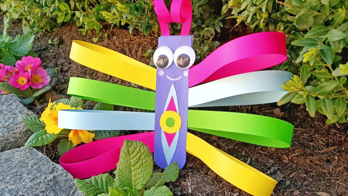 Découvrez aujourd'hui une astuce simple pour fabriquer des jolis papillons plein de couleurs avec des bandes de papier. Une activité créative facile qui allie découpage et collage à