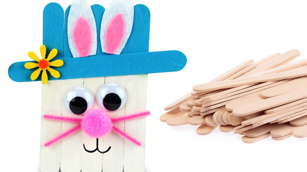 Dans cette activité de Pâques facile les enfants pourront fabriquer des jolis lapins grâce à des bâtonnets en bois, un peu de peinture et quelques accessoires colorés ! Un bricolage cr�