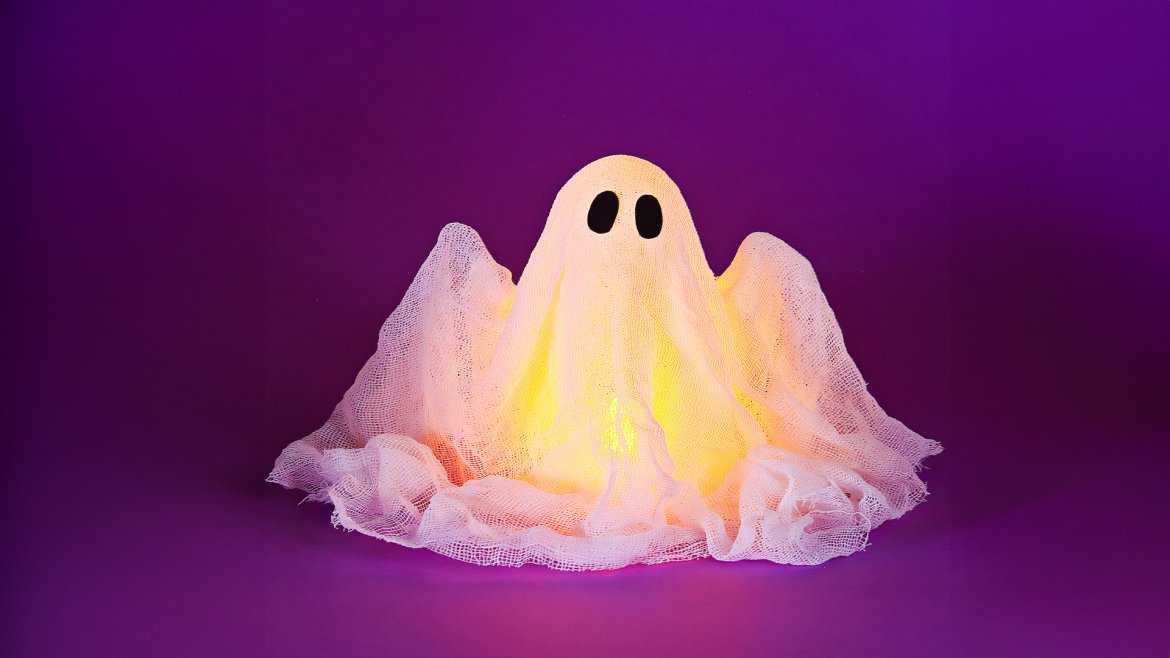 Comment faire un fantôme lumineux pour Halloween ? Créez vos décorations d'Halloween pour transformer votre maison en manoir hanté pour halloween. Cette decoration a suspendre pour halloween a la
