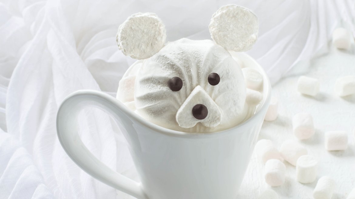 Voici la recette du lait chaud au miel avec sa meringue ours. Une recette sucrée que les enfants vont adorer cuisiner et déguster pendant les journées froides d'hiver. C'est une recette un peu long