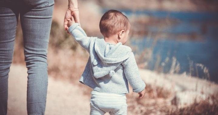 Voici une liste de produits indispensables pour un bébé au naturel avec Tête à modeler.