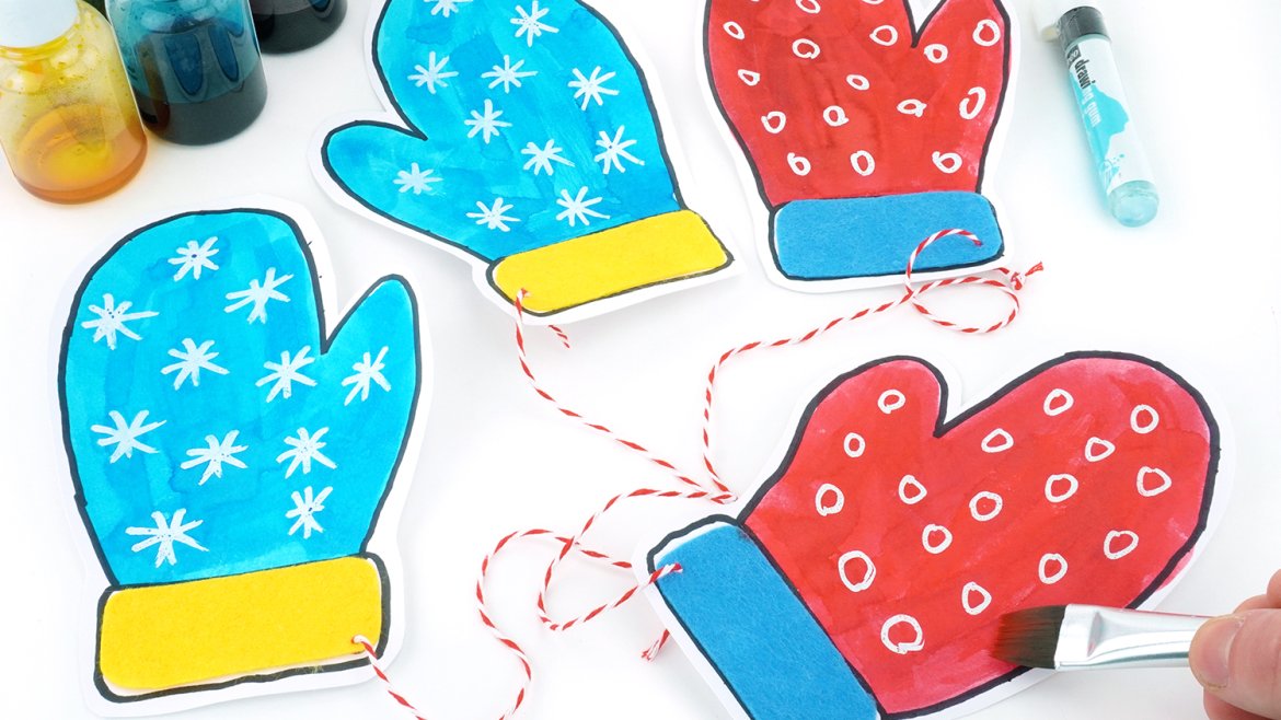 Dans cette activité pour les enfants sur le thème de l'hiver, nous allons fabriquer une jolie paire de moufles colorée. Afin de la rendre unique, chaque petit artiste pourra dessiner de jolis motif