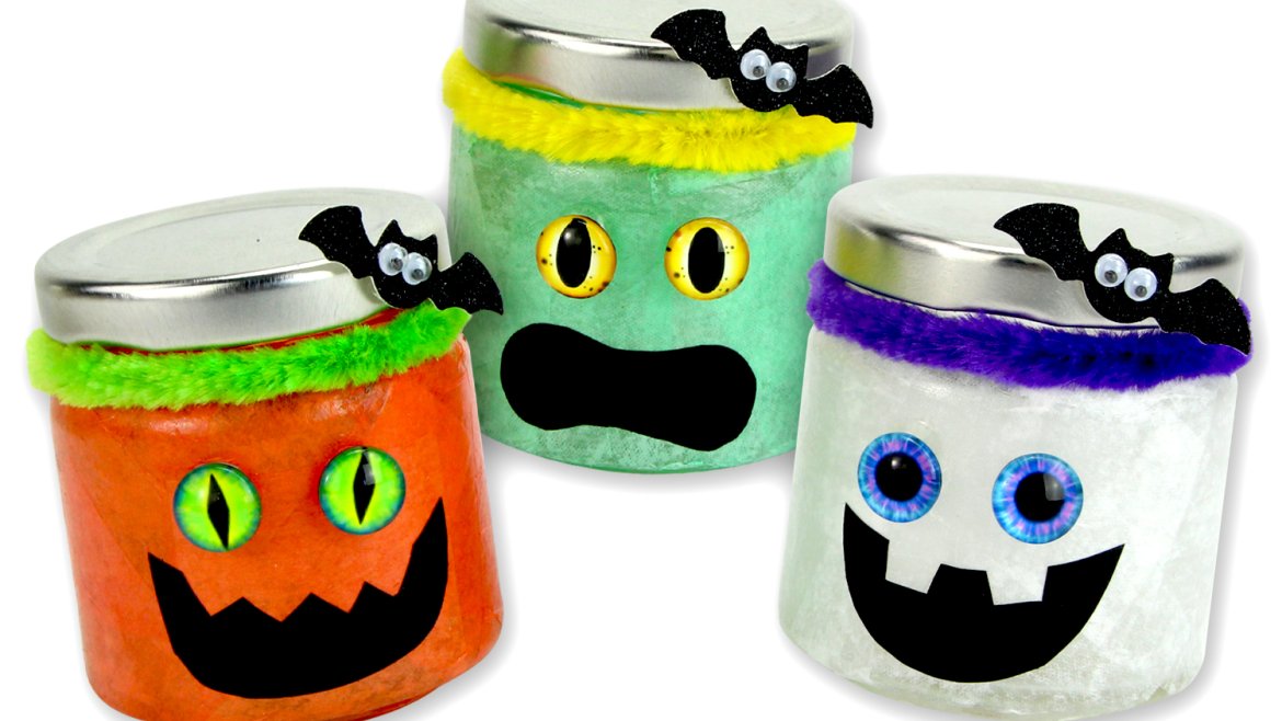 Un bricolage effrayant amusant et facile à faire avec les enfants à l'occasion d'Halloween !Grâce à des pots en verre, du papier de soie, du vernis-colle et quelques accessoires les en
