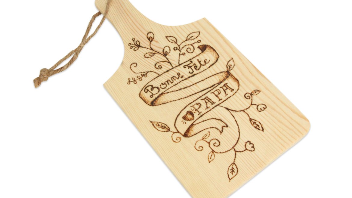Pour la fête des papas, offrez une planche à découper unique et personnalisée puisque c'est vous même qui allez la graver avec un pyrograveur !Un cadeau pratique et utile pour cuisiner ou tou