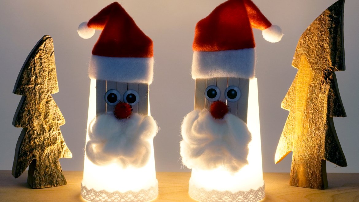 Tuto du Père Noël lumineux à faire avec un gobelet