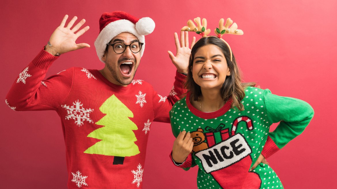 Le jour du pull moche de Noël est de plus en plus fêté en France, mais d'où vient cette tradition ? Explications sur les origines du pull moche de Noël