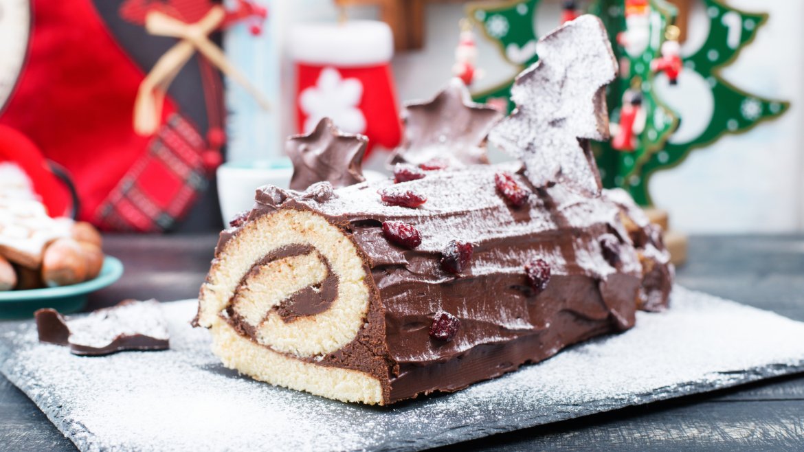 Découvrez la recette facile et inratable de la buche de Noël. Une recette à faire avec les enfants que vous ne pourrez pas rater. Découvrez les étapes qui vous permettront de réaliser cette rece