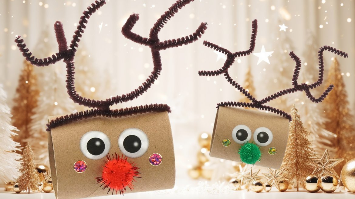 Renne de Noël avec un rouleau en carton