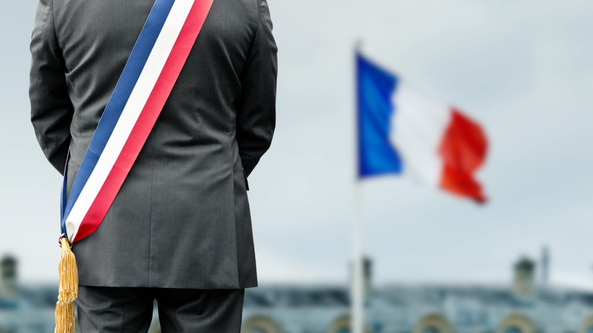 Rôle du Président de la République. Le Président de la république est le chef de l'Etat. Le rôle du président de la République est défini par la Constitution