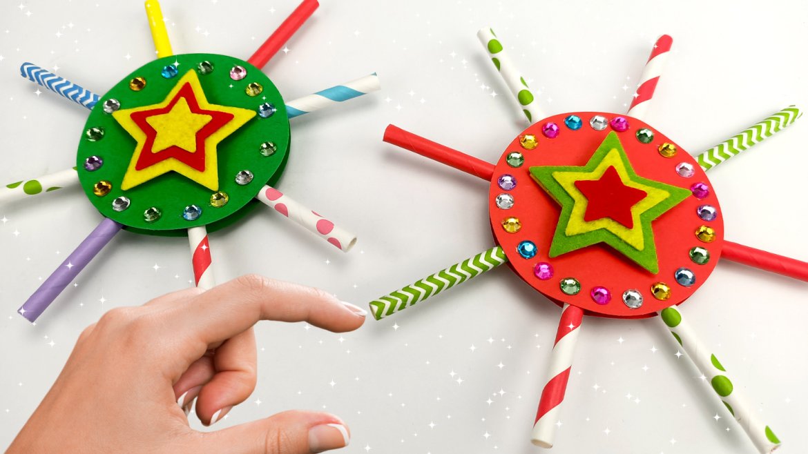 Nous revoilà avec une idée créative facile et originale qui vous permettra de fabriquer des étoiles étincelantes à accrocher dans le sapin de Noël. Ce petit bricolage mêlant découpage et coll
