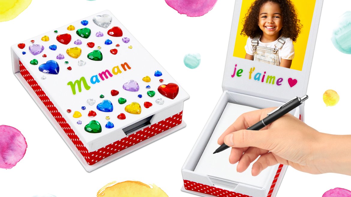Voilà une super activité à faire avec les enfants pour la fête des mères.A partir d'une simple boîte à notes blanche les enfants obtiendront une boîte étincelante en collant simplemen