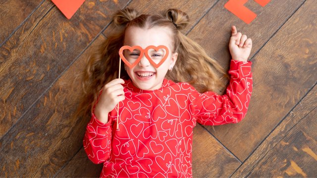 Retrouvez un bricolage Saint Valentin ou une activité de Saint Valentin adapté aux enfants dans notre dossier spécial. Vous retrouverez de quoi réaliser des cadeaux de St Valentin faits maison com
