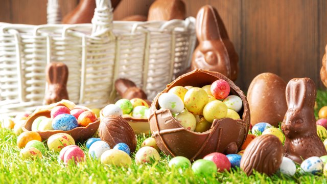 La chasse aux œufs de Pâques est une tradition en France comme dans de nombreux pays du monde que les enfants adorent ! Retrouvez nos conseils pour organiser la vôtre, nos idées de DIY de Pâques