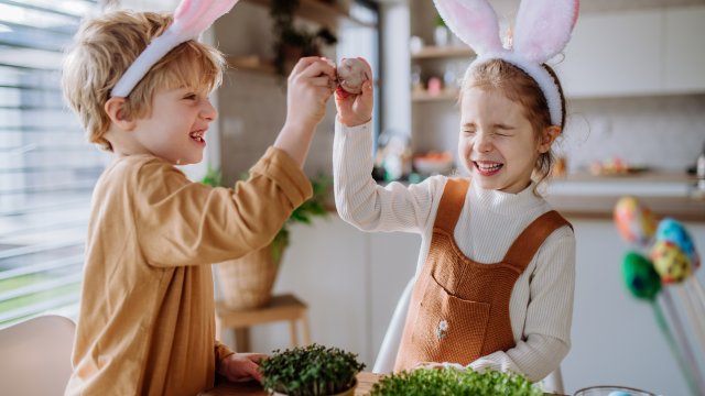 Voici nos jeux de Pâques ! Des idées de jeux imprimables, des jeux à fabriquer ou des idées d'animation pour jouer avec la fête de Pâques. L'occasion de s'amuser et d'apprendre en même temps.