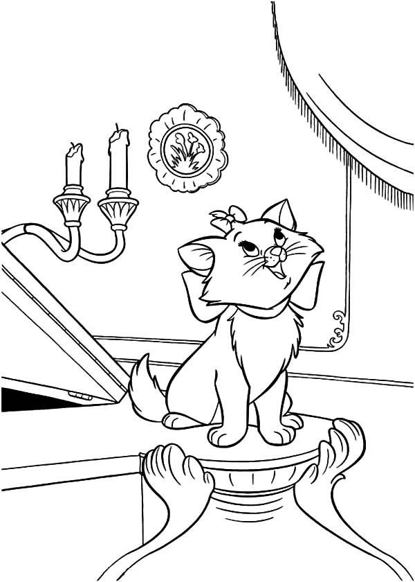 Coloriage de Marie sur le paino