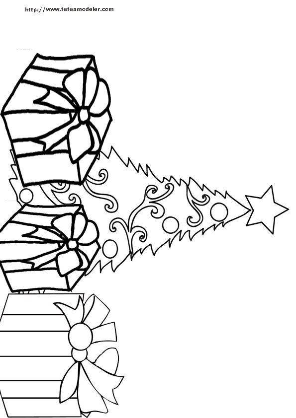 Coloriage de 3 cadeaux devant le sapin

