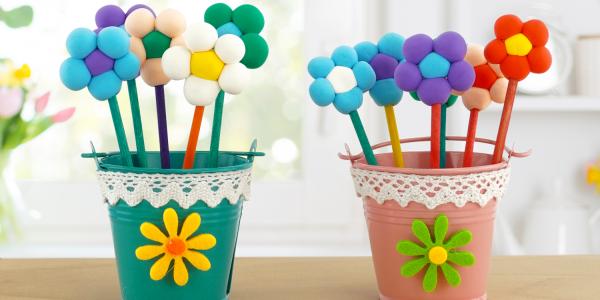 ✂️ Retrouvez un tuto pour apprendre à faire des jolies fleurs en pâte à modeler avec les enfants?
