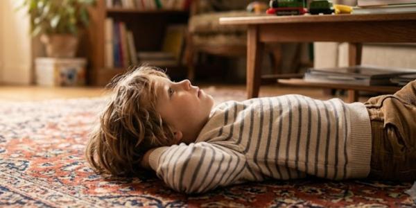 « Je m'ennuie » veut rarement dire « je n'ai rien à faire ». Les 6 traductions possibles, comment les reconnaître, et la phrase à dire dans chaque cas.