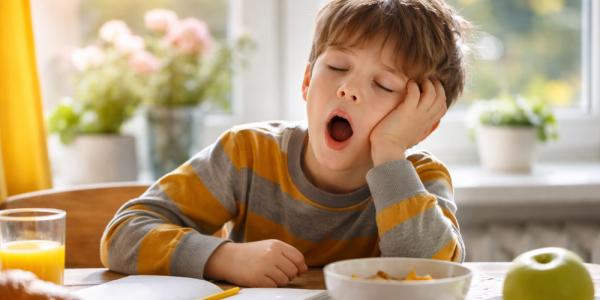 Fatigue de mars : pourquoi nos enfants sont épuisés au printemps ?
