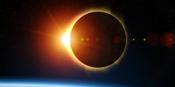 Les autorités déconseillent l'observation de l'éclipse avant 3 ans. Pourquoi c'est risqué pour un tout-petit, et comment lui faire vivre l'éclipse solaire ?
