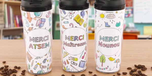 Offrez un mug isotherme personnalisé à la fin de l’année scolaire ! Une activité simple et touchante pour dire merci à la maîtresse, ATSEM ou nounou.