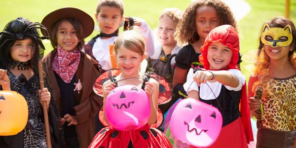 Découvrez les 4 règles d'or pour organiser un concours de déguisements mémorable pour les enfants à Halloween