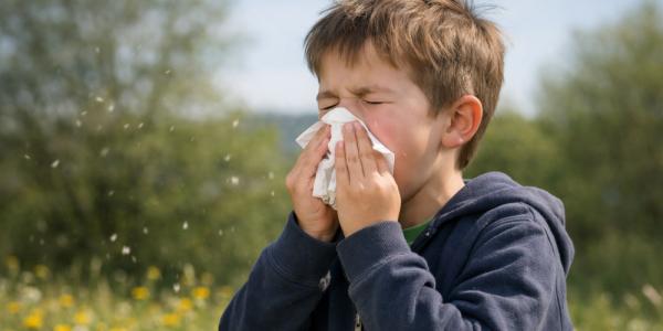 Allergies au pollen : les 7 remèdes naturels qui soulagent vraiment les enfants