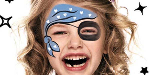 Vous chez cher un maquillage pirate fille ? Voici un tuto simple proposé par notre partenaire Snazarro. Suivez les 3 étapes de notre tuto pour apprendre à maquiller votre enfant en pirate ! Le maquill