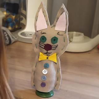 Une activité de couture facile pour les oeufs à la coque. Les enfants seront ravis de découvrir leur oeuf tenu bien au chaud grace à cette chaussette en forme de lapin.