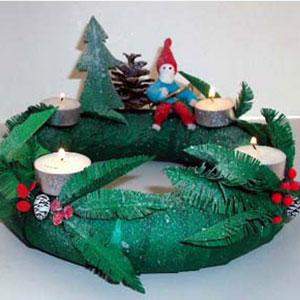 couronne de l'Avent d&eacute;cor&eacute;e de lutins