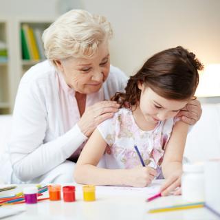 Un petit diplôme de meilleure mamie fait toujours plaisir, surtout s'il est illustré d'un coloriage ou d'un dessin de votre enfant. Retrouvez des diplôme de meilleure grand-mère pour célébrer la fête 