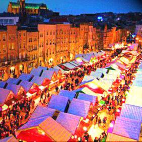 Une sélection des 10 plus beaux marchés de Noël en France.
En 2020, vu la situation sanitaire, il faut bien se renseigner pour savoir si les marchés auront bien lieu ou non, et sous quelle forme.