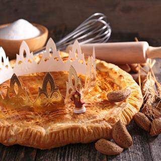 La date de la galette des rois ou le jour de l'Épiphanie tombe toujours le 06 janvier. Découvrez toutes nos infos sur l'origine de cette tradition.