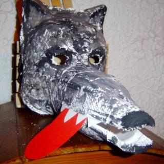 Masque de loup réalisé avec des bandes plâtrées