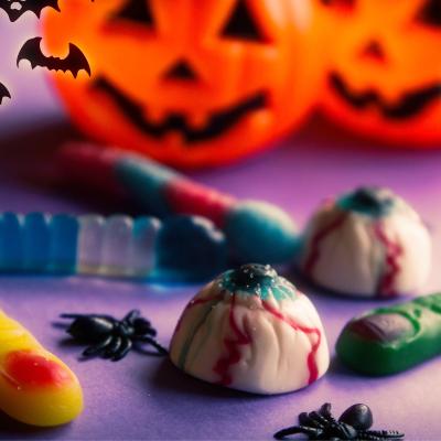Retrouvez nos idées amusantes pour diminuer la quantité de bonbons d'Halloween distribués aux enfants le soir d'Halloween.